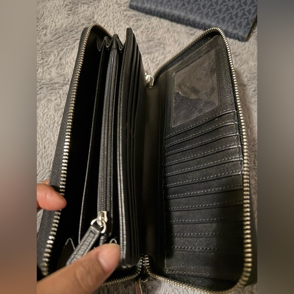 Michael Kors Navy and Black clutch Wallet - Picture 5 of 6
